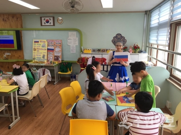 수원 세류초등학교의 글로벌 다문화특성화학교에서 다문화가정 학생들이 한국어 교육을 받고 있다. (사진=수원시)