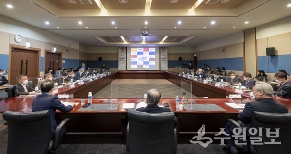렛츠 디엠지 조직위원회 회의 장면.(사진=경기문화재단)