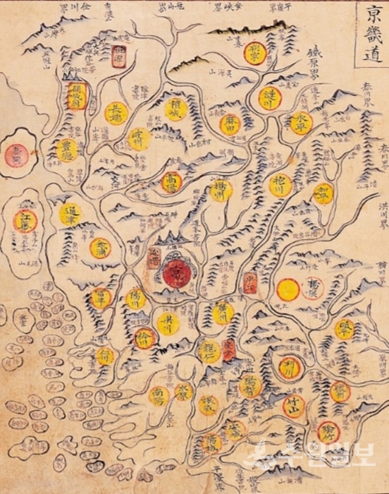 경기도지도. 여지도(與地圖)에 수록. 18세기중엽 38×28cm. (사진=서울대학교 규장각 소장)