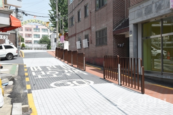사진은 수원시내 한 초등학교앞의 어린이보호구역 모습. (사진=수원시)