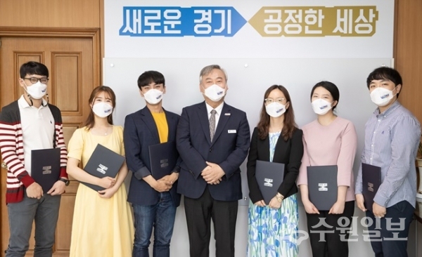 렛츠디엠지 평화예술제 경기도민 홍보대사 위촉 후 기념촬영.(사진=경기도)