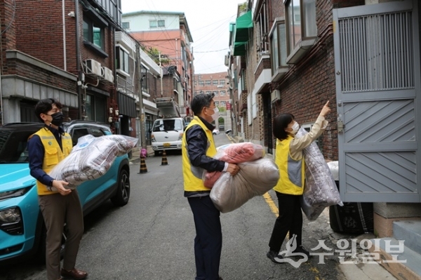GH가 최근 독거노인 등을 찾아 세탁봉사를 실시했다.(사진=GH)