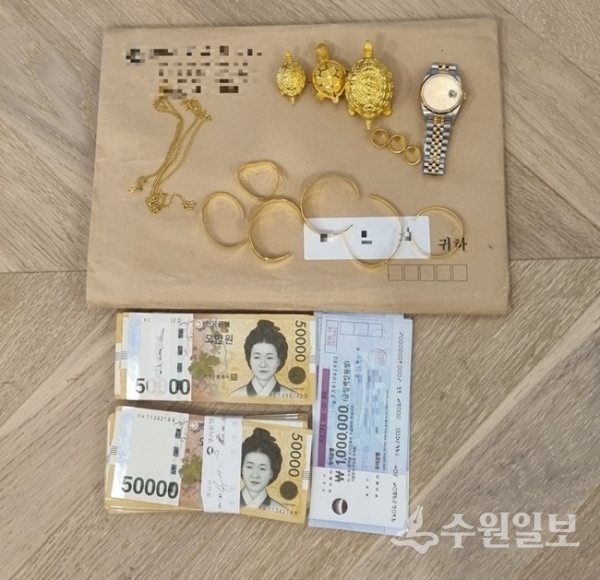 압류된 고액 체납자 현금 및 물품.(사진=용인시)