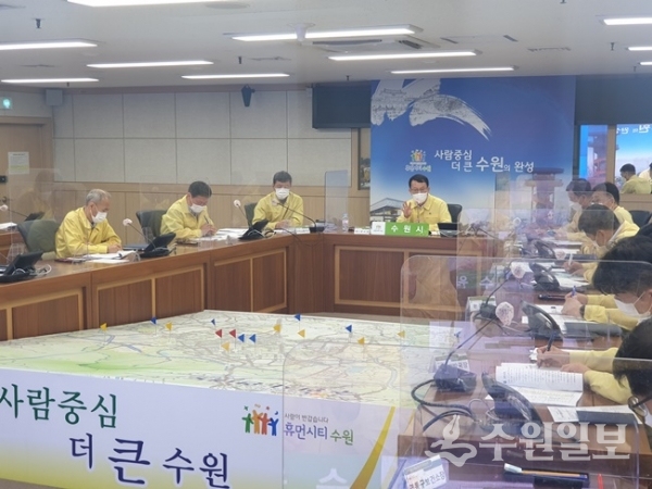 조청식 제1부시장이 점검회의에서 발언하고 있다. (사진=수원시)