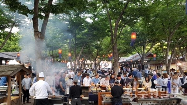 2018년 진행됐던 용인민속촌 삼성글로벌리테일 행사 장면.(사진=경기도)