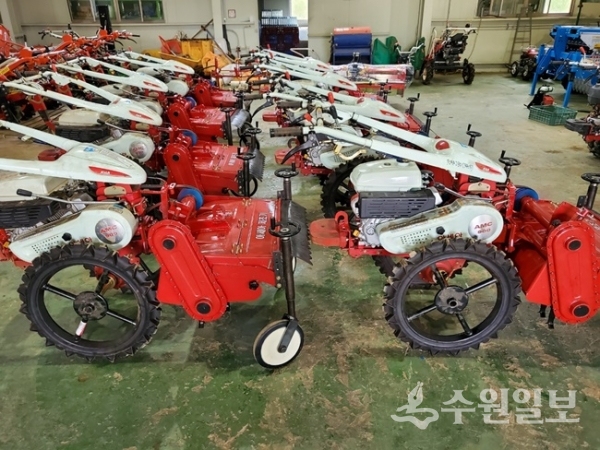 강화군농업기술센터 농기계은행에 보유된 농기계. (사진=강화군)