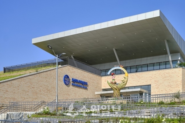 오는 13일 개관하는 오산미니어처빌리지 전시관 전경(사진=오산시)