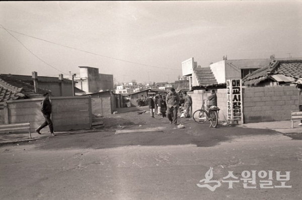 1973년 매교시장 모습. (사진=수원시)