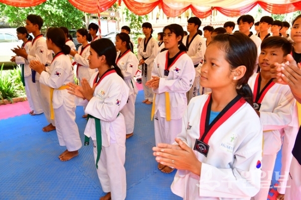 태권도를 배우는 수원마을 아이들. (사진=수원시)