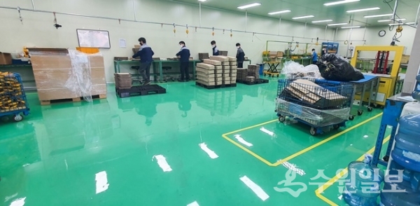 소규모 기업 환경개선 사업으로 공장 바닥재를 보수한 모습(대양이엔티(주) 용인공장).(사진=용인시)