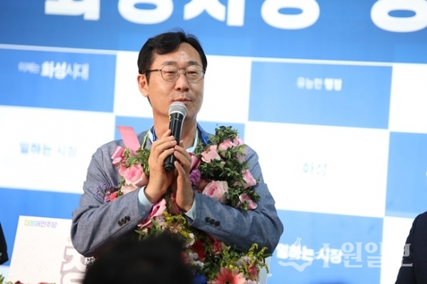 화성시장에 당선된 정명근 당선인이 포즈를 취하고 있다. (사진=정명근 당선인 선거캠프)