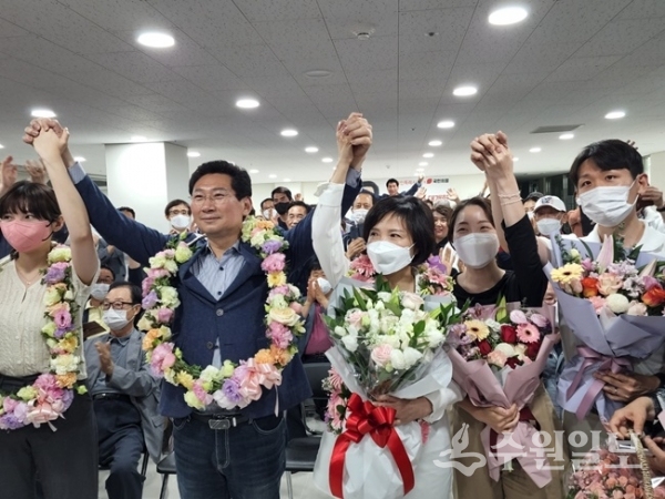 이상일 용인특례시장 당선인이 활짝 웃고 있는 모습.