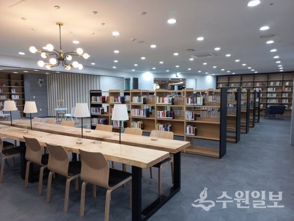 백운호수도서관 자료실 내부 모습. (사진=의왕시)