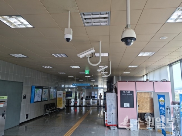 용인경전철 역사 안에 설치된 CCTV 모습.(사진=용인시)
