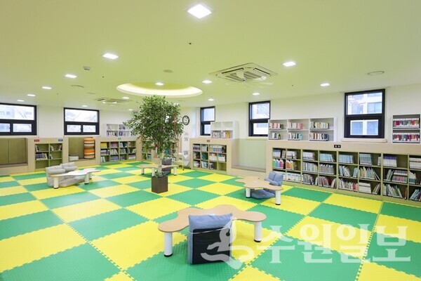 ‘엘센트로 푸른도서관’ 열람실 모습.