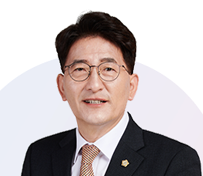 김기정 수원특례시의회 의장.