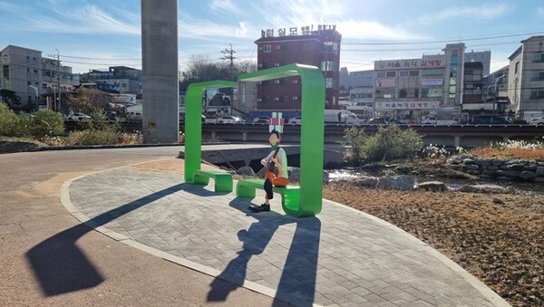 신갈천 1km 구간 쉼터 모습.(사진=용인시)