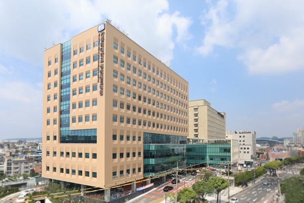 가톨릭대학교 성빈센트병원 전경.