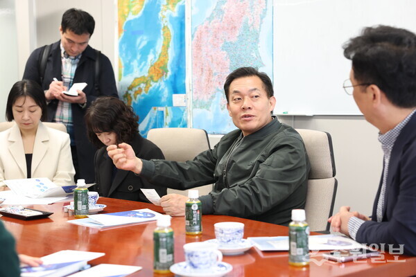 이재준 시장이 발언하고 있다.