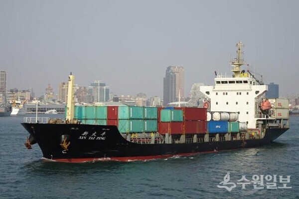 2일부터 평택항과 중국 타이창을 운항할 ㈜천경해운 컨테이너 전용선. (사진=평택시).