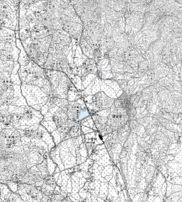 1914년 수원시 기본지도. 의왕 고천~지지대고개~팔달산 서쪽을 경유하는 노선이 오늘날의 노선으로 변경된 지도. (자료=수원시)