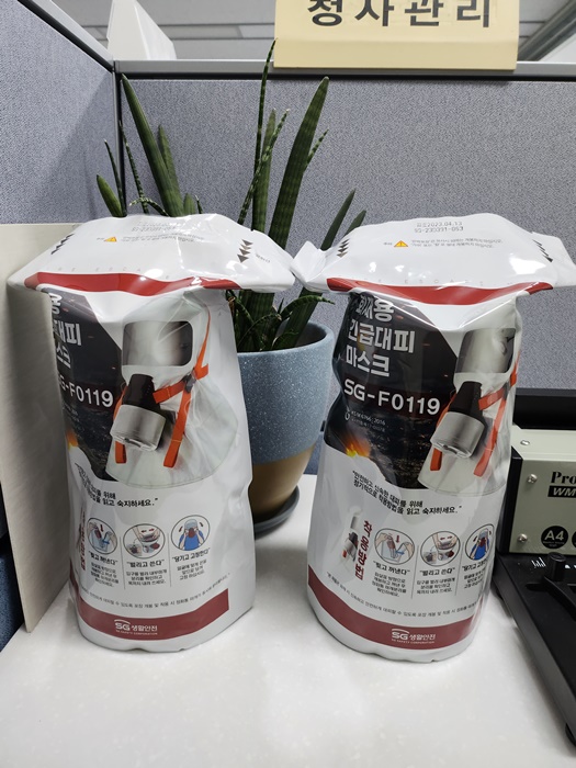 공공기관 72곳에 비치한 산소 공급형 방연마스크.(사진=용인시)