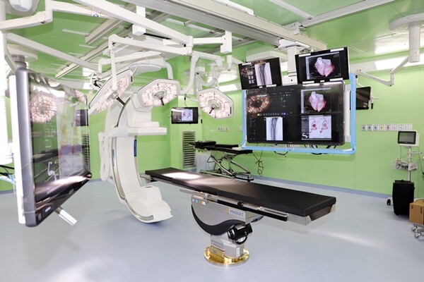 성빈센트 심뇌혈관병원에 갖춰진 하이브리드 수술실.