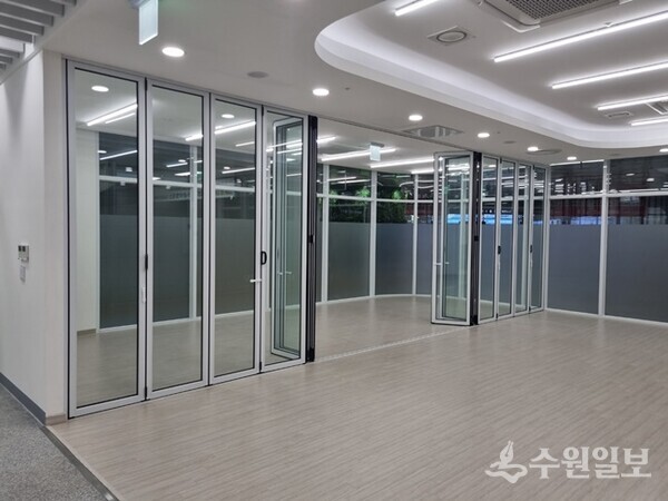 개선공사 후 회의실. (사진=수원시)