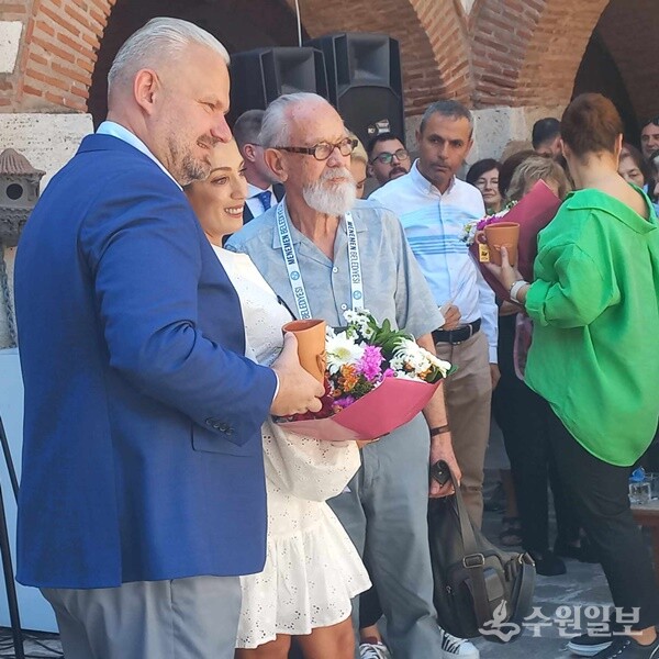 행사에 참석한 메네멘 시장AYDIN PEHLIVAN.