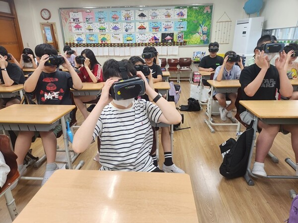 용인시가 올해 어린이 대상 VR 안전교육을 한데 이어 내년엔 어르신 교육도 확대한다.(사진=용인시)