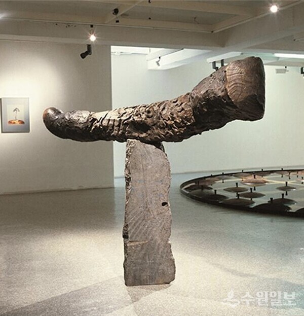 장수하늘소-더듬이, 320x50x127, bronze,stone,밤나무고독, 1990 (경기도 미술관 소장)