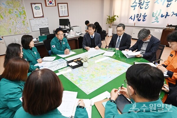 김현수 수원시 제1부시장이 응급의료협의체 3차 긴급회의에서 발언하고 있다. (사진=수원시)