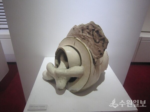 손경자 도예작품전_ 도로교통공단 safe gallery 2014  -2