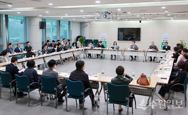 15일 용인시청 비전홀에서 열린 처인구 초등학교 교장 간담회 현장 모습. (사진=용인시)