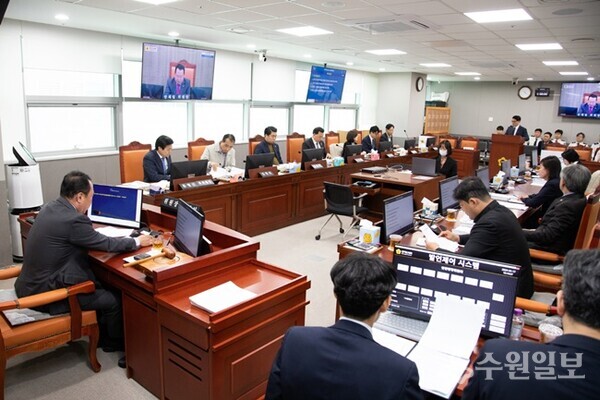 경기도의회 안전행정위원회가 17일 제374회 임시회 제1차 회의를 갖고 있다. (사진=경기도의회)