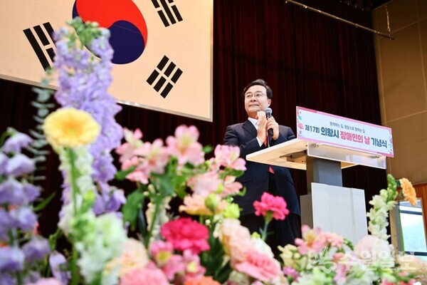 ‘제17회 의왕시 장애인의 날 기념행사’에서 김성제 의왕시장이 축사를 하고 있다. (사진=의왕시)