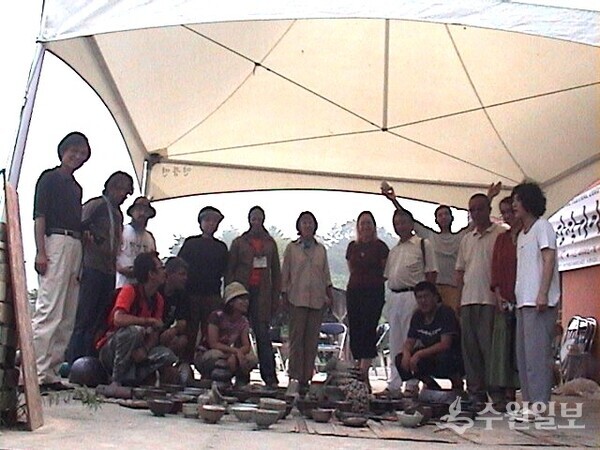 '괴산 막사발장작가마축제 2005' 참여작가들.