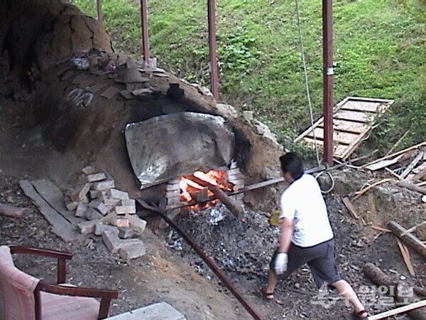 괴산 막사발 장작가마 2005년.