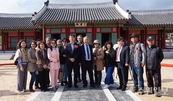 개관식에 참석한 (사)화성연구회 회원들. (사진=김우영)