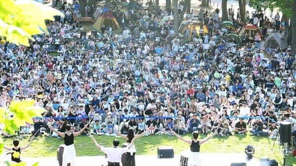 수원연극축제를 찾은 관람객들. (사진=수원시)
