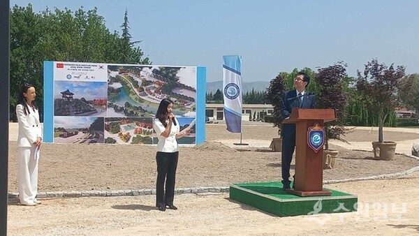 에스키셰히르 한국파주공원 착공식에서 정연두 대사가 축사를 하고 있다.
