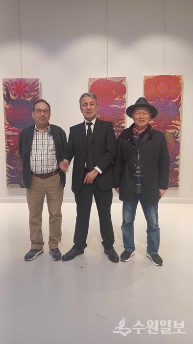 왼쪽부터 무스타파 살름, 하산크란, 필자 김용문.
