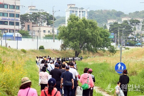 의왕시민들이 ‘두발로 Day’ 행사에 참여하고 있다. (사진=의왕시)