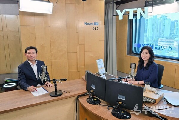 이상일 용인시장이 17일 YTN라디오에 출연해 시정 주요 성과를 소개하고 있다. (사진=용인시)