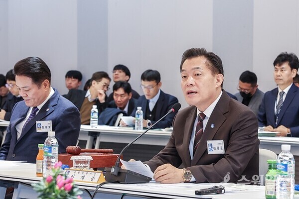 지난 3월 과밀억제권역 자치단체 공동대응협의회 2024년도 제1회 정기회의에서 대표회장인 이재준 수원시장이 발언하고 있다.(사진=수원시)