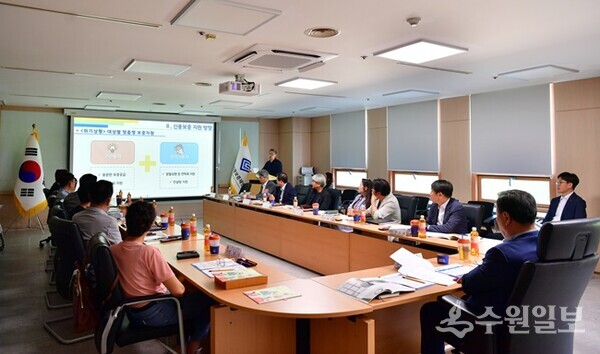 경기신보가 경기도내 소상공인·중소기업 지원 및 현장 자문을 위한 2024년 제2회 고객자문위원회를 갖고 있다. (사진=경기신보)