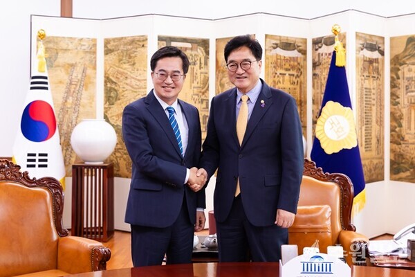 20일 오전 서울 여의도 의장실에서 김동연 경기도지사가 우원식 국회의장을 접견하고 있다. (사진=경기도)