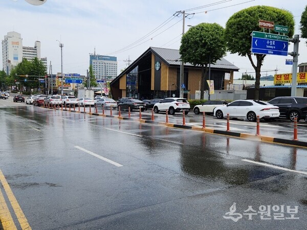 경수대로에서 노면빗물분사시스템이 가동되고 있다. (사진=수원시)