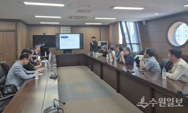 '미디어 환경 변화에 따른 지역인터넷신문의 대응방안'을 주제로 가진 세미나 모습. (사진=지인협)