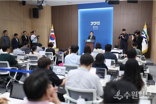김동연 경기도지사가 화성 화재사고 긴급생계안정비지원 기자회견을 하고 있다. (사진=경기도)